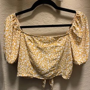 Cropped yellow printed blouse